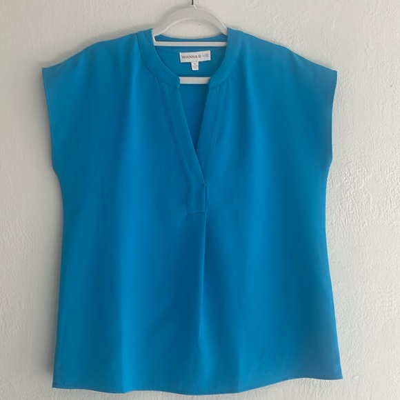 Wanna B Me Medium Aqua Blue Women’s Top - Picture 7 of 9
